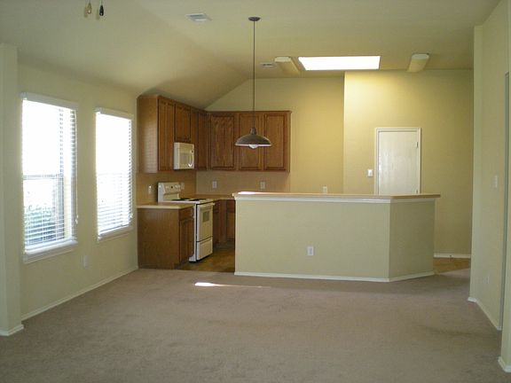 5th image of 2405 Eisenhower Dr