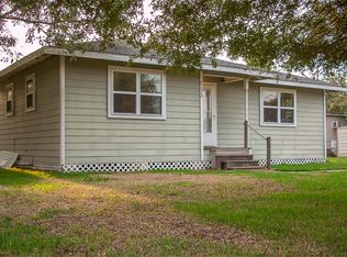 212 8th St, Winnie, TX 77665