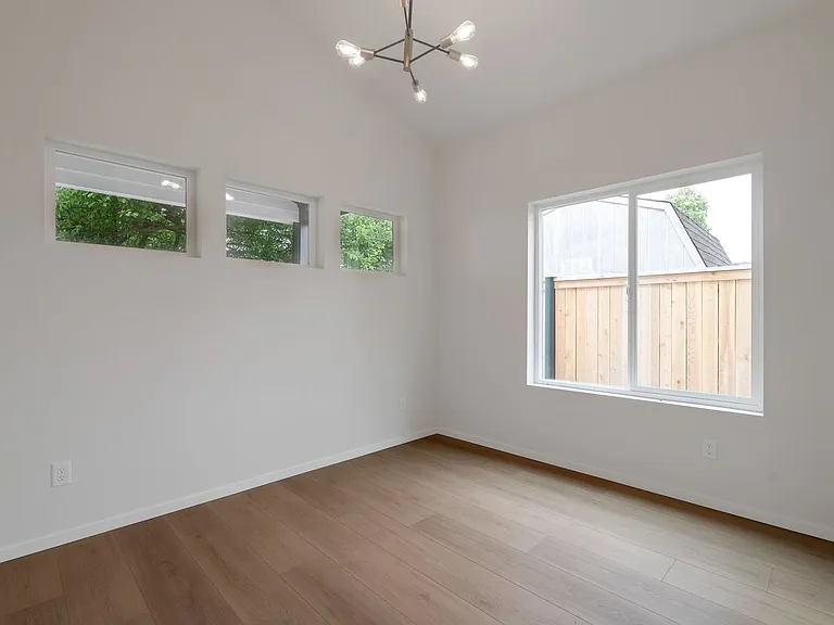 105A Wayne Ave SE — Photo 4