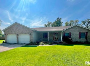 2803 Country Acres Ct, Salem, IL 62881