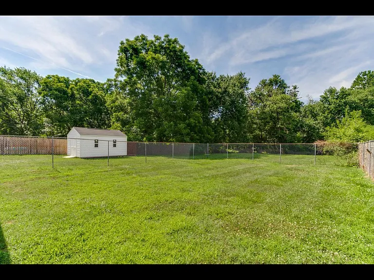 1214 Dewberry Dr — Photo 2