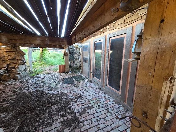 5th image of 404 E 7th St