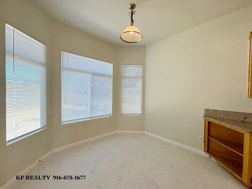 3 bed, 1451 sqft, $2,550 — Photo 4