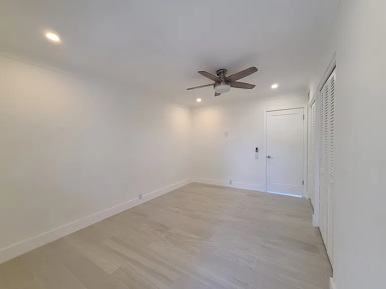 3913 NE 21st Ave #4 — Photo 15
