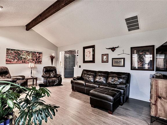 5th image of 209 W Meade Dr