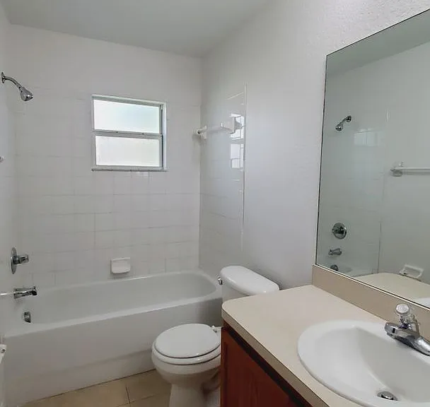 702 E Madison St — Photo 10