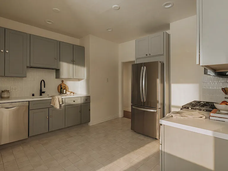 2640 S Bronson Ave #2640 — Photo 2