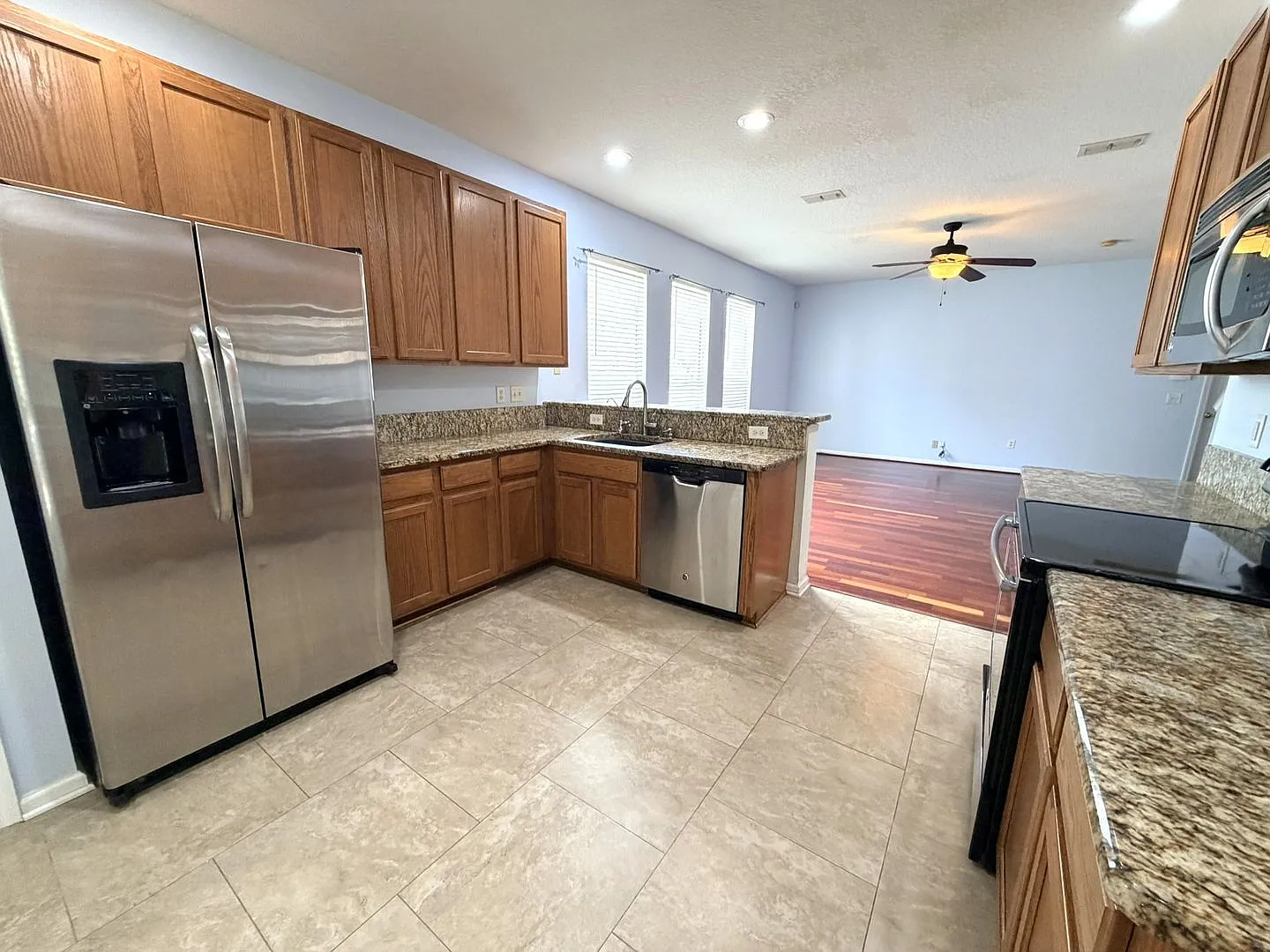 Beautiful Orange Park / Plantation Village 2 Car Garage Townhome — Photo 4