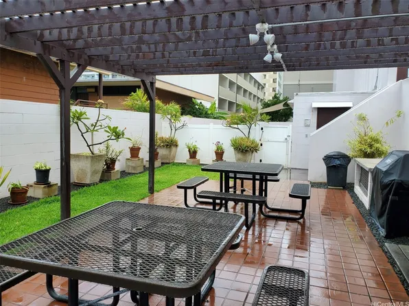 1419 Dominis St APT 907, Honolulu, HI 96822