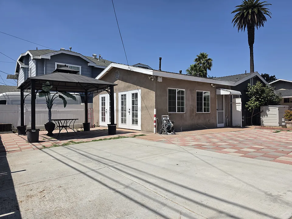 1038 Raymond Ave