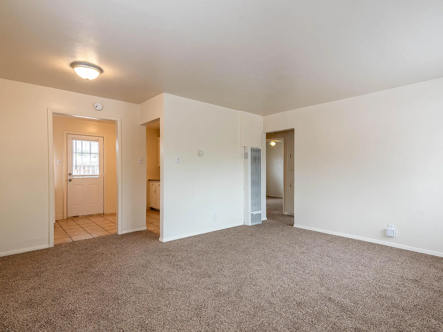 2 bed, 1.0 bath, 750 sqft, $1,050 — Photo 4