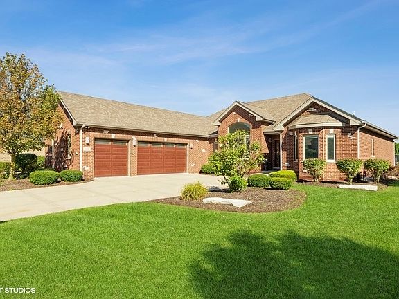 3rd image of 653 Stacey Dr