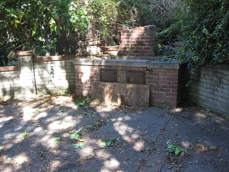 OUTDOOR FIREPLACE