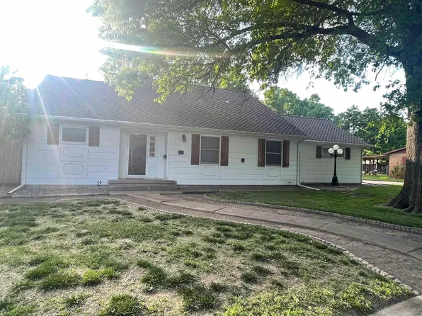 319 West St, Halstead, KS 67056
