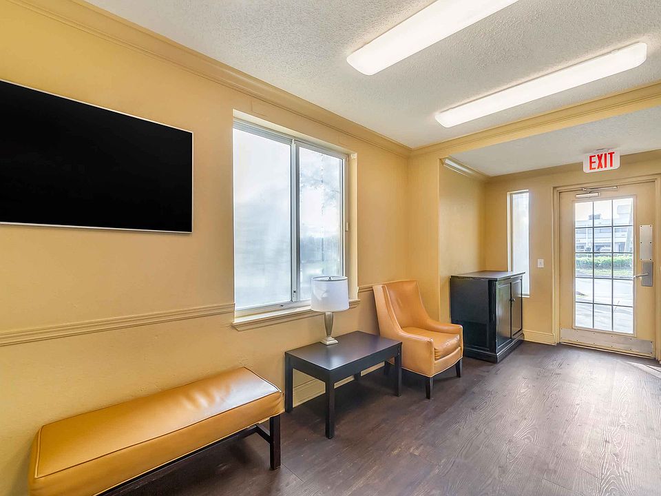 Lobby and Guest Check-in