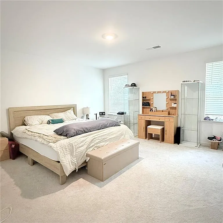 5 bed, 2.5 bath, 2315 sqft, $2,400 — Photo 4
