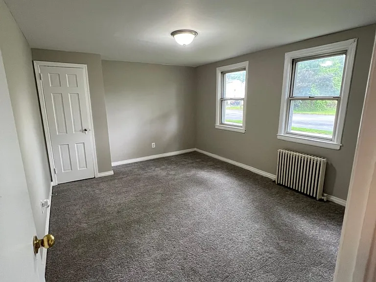 Parkway Gardens Apartments — Photo 9