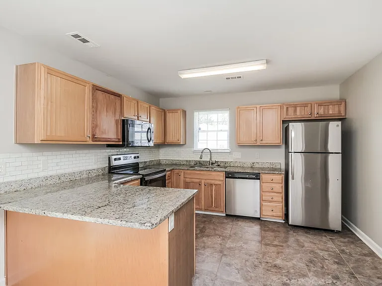 2648 Reid Park Ln — Photo 7
