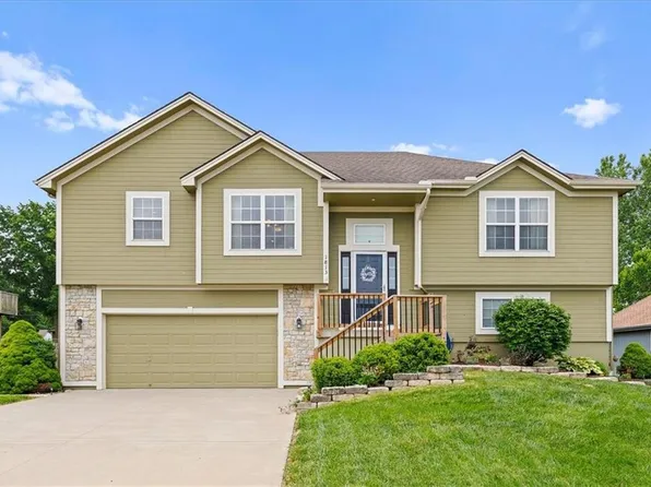 1813 N 156th St, Basehor, KS 66007