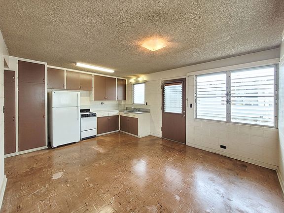 2nd image of 830 University Ave APT 8