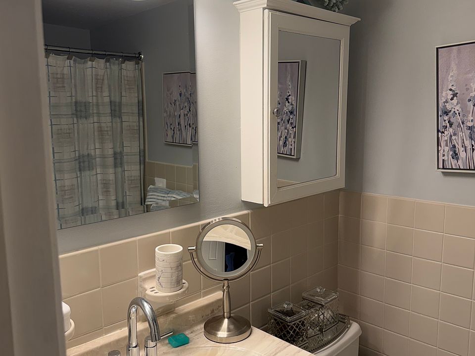 1st image of 199 W King St APT 1-5