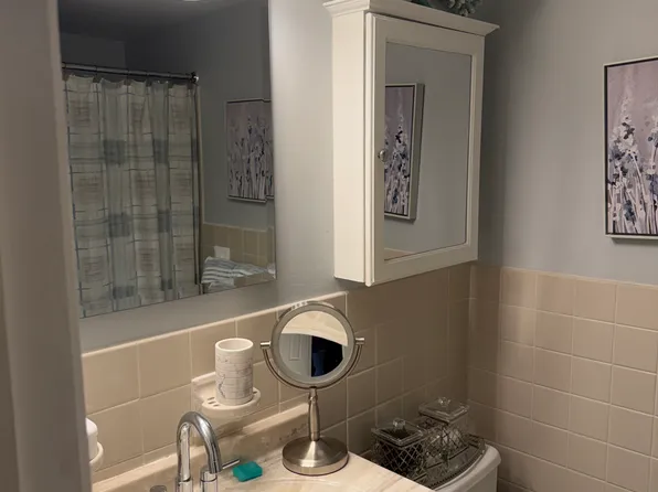 199 W King St APT 1-5, Malvern, PA 19355