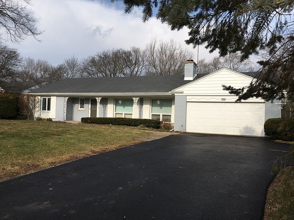 2nd image of 700 W Deerpath Rd