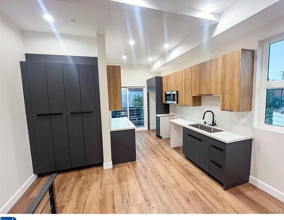 4 bed, 4.5 bath, 1668 sqft, $4,350 — Photo 2