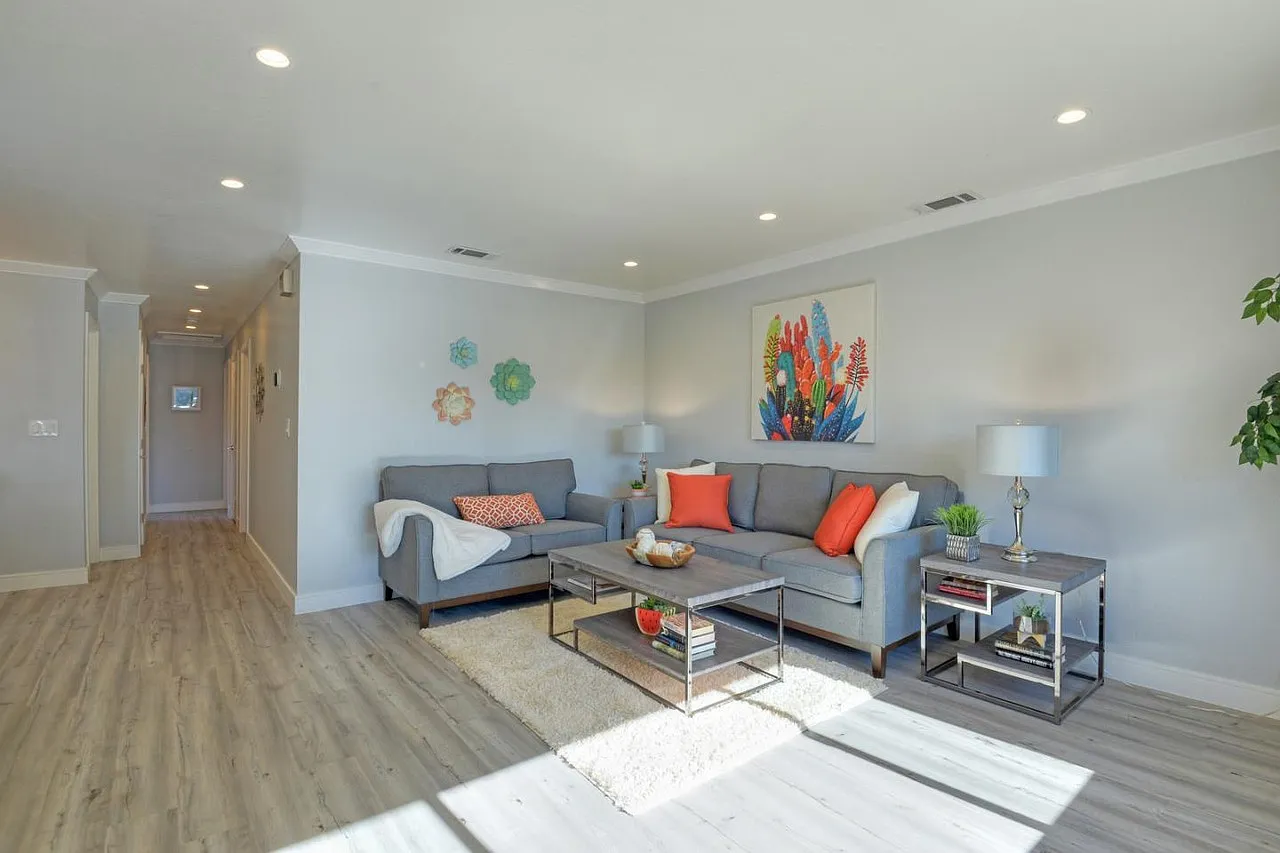 3490 Woodside Ln — Photo 3