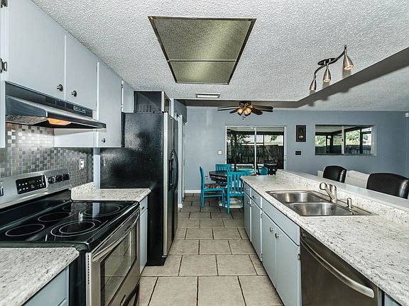 5th image of 4830 Cypress Tree Dr