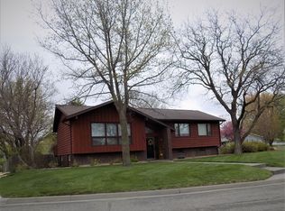 1825 Crestview Dr, Concordia, KS 66901