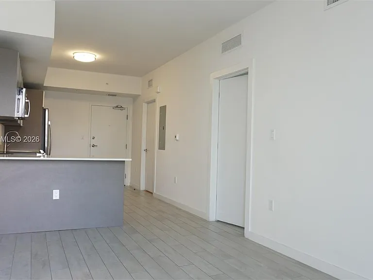 321 NE 26th St #705 — Photo 5