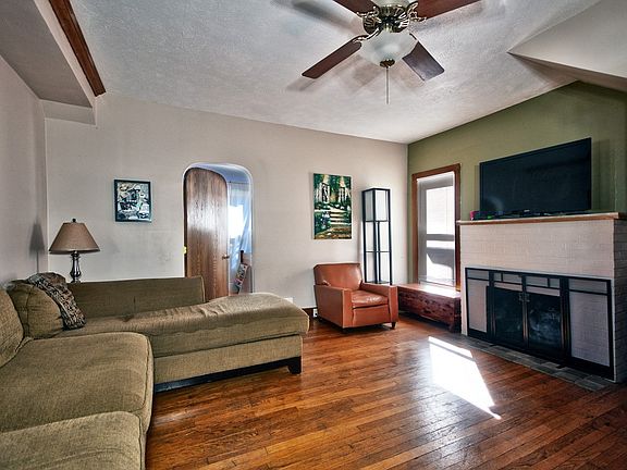 5th image of 2826 Pleasant St