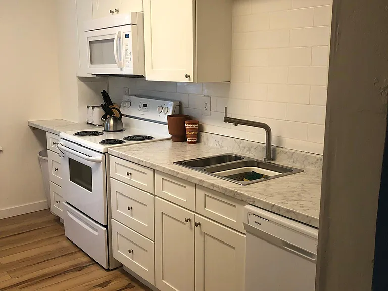 400 Franklin Ave — Photo 11