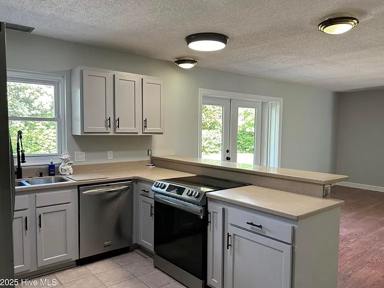 3414 Middle Sound Loop Rd — Photo 3