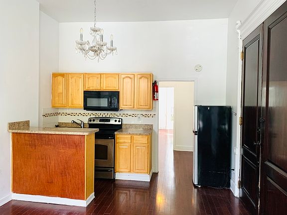 2nd image of 138 Van Buren St #1