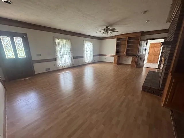 Building Photo - 5677 Bentley Rd
