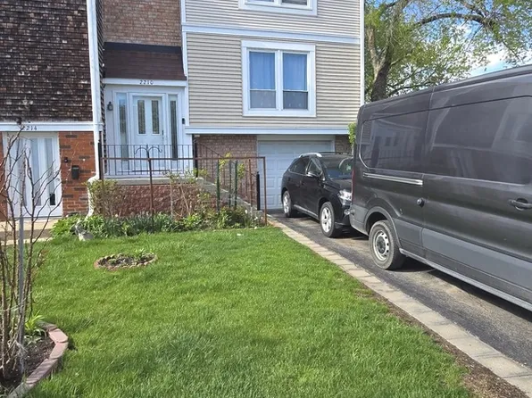 2210 Clifton Pl, Hoffman Estates, IL 60169