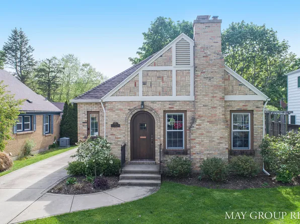 1012 Santa Cruz Dr SE, East Grand Rapids, MI 49506