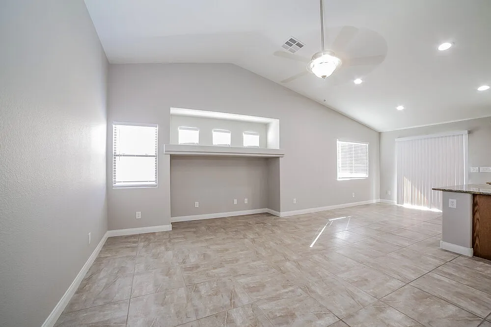 3 bed, 2.0 bath, 1410 sqft, $2,060 — Photo 3