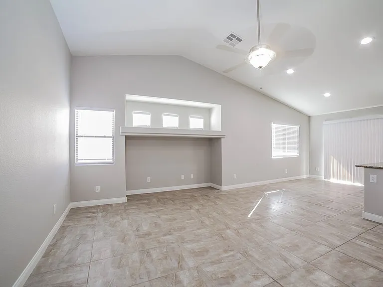 1825 Midnight Wind Ave — Photo 3