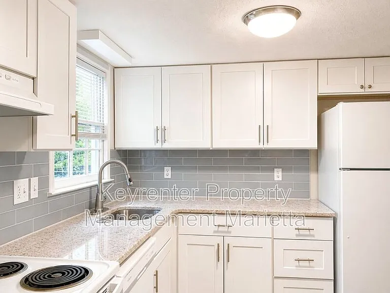 3013 Spruce Cir — Photo 5