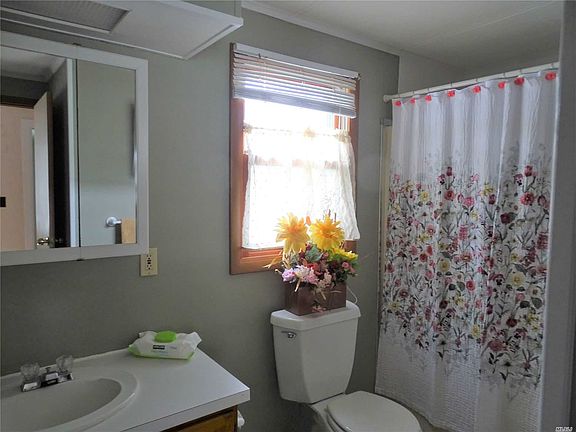 5th image of 15 Village Cir E