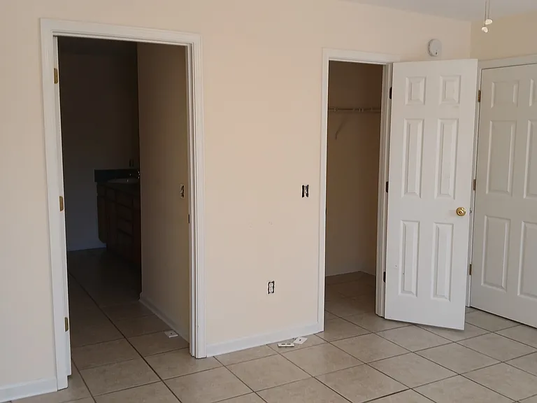 2514 Shady Oak Ct #B — Photo 19