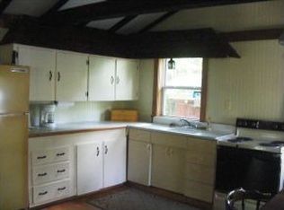 16 Montgomery Rd, Stark, NH 03582