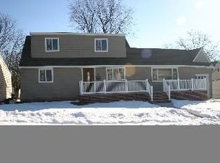 30 Meadow Dr, Totowa, NJ 07512