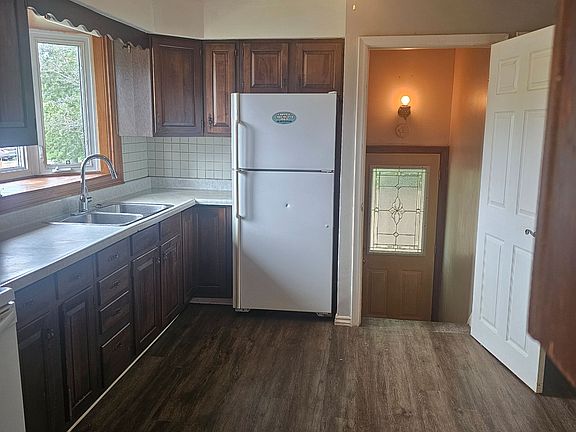 3rd image of 1500 Lakeside St