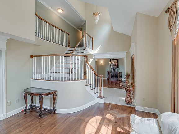 5th image of 6 Shelter Harbor Ct