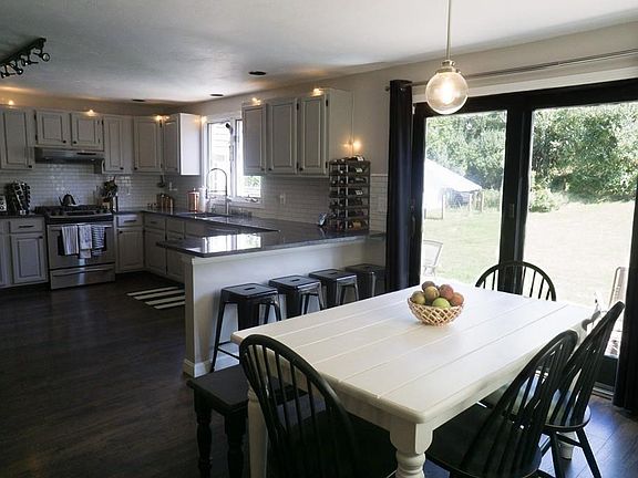 4th image of 24 Heritage Ln
