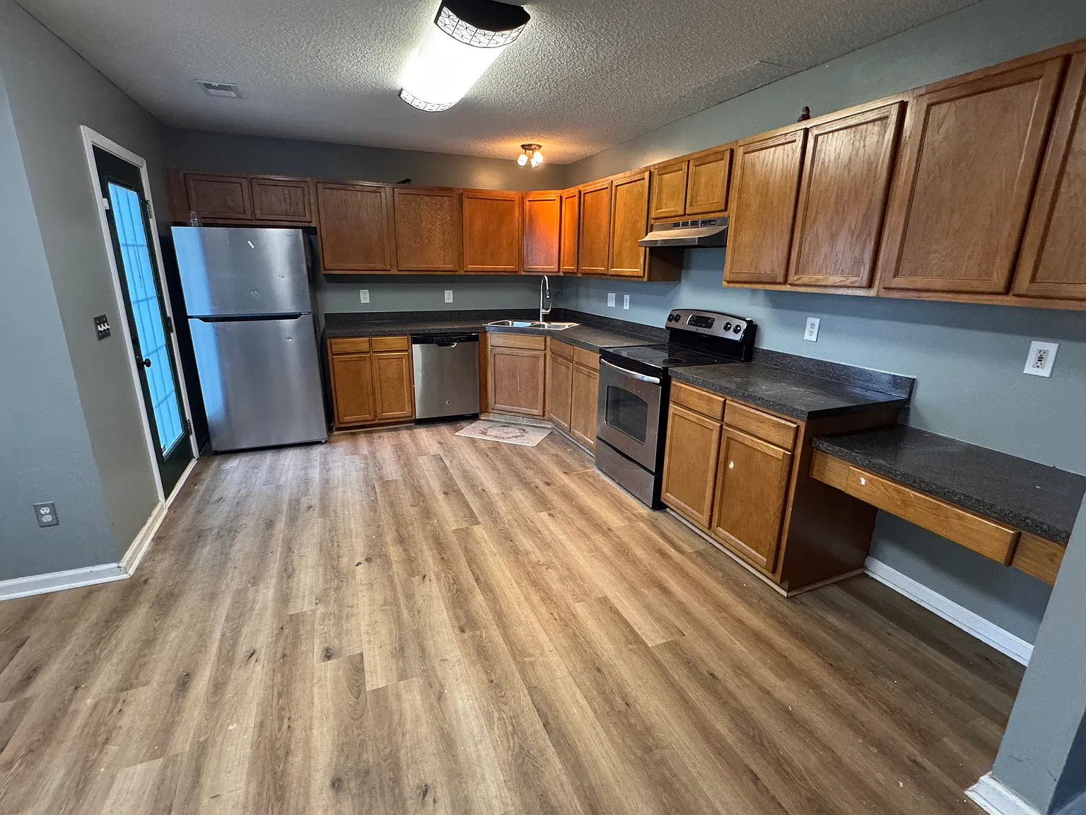3 bed, 1300 sqft, $1,800 — Photo 4